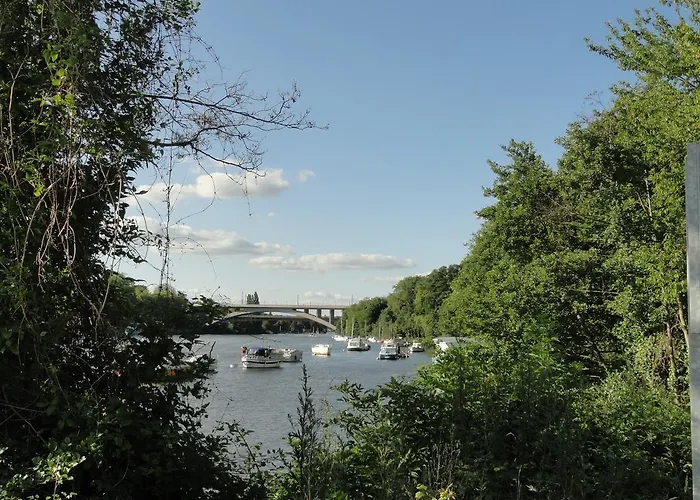 Au Cadran Solaire نانت